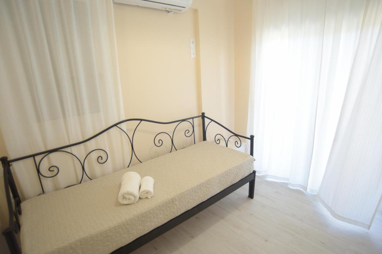 Mistral Apartments Kariótai エクステリア 写真