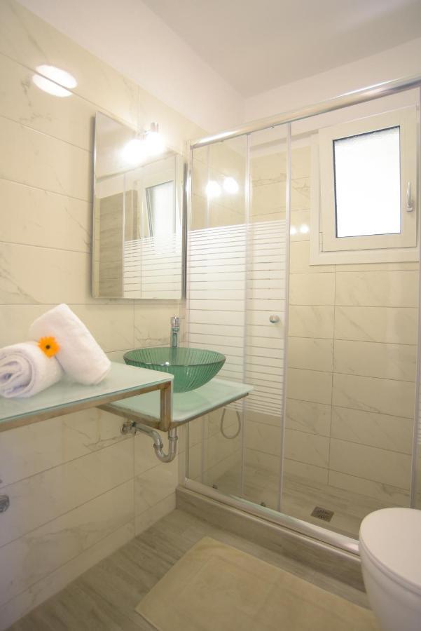 Mistral Apartments Kariótai エクステリア 写真
